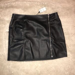 Leather mini skirt with zipper